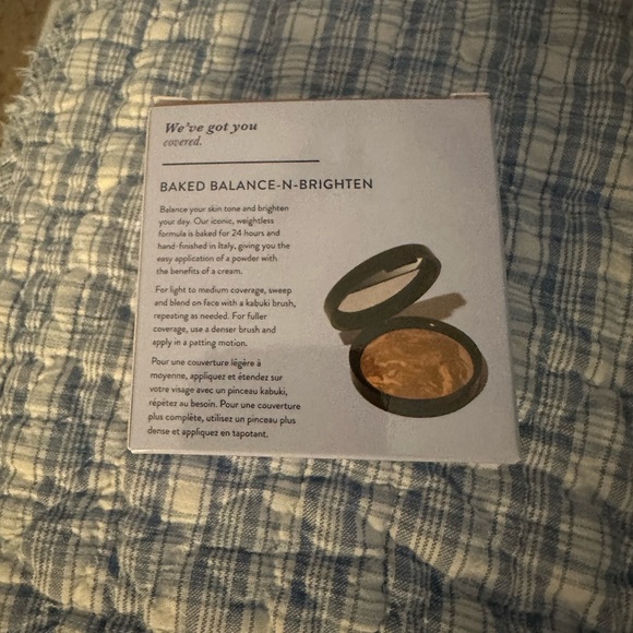 Laura Geller Baked Balance-N-Brighten Foundation SAND - Picture 2 of 3